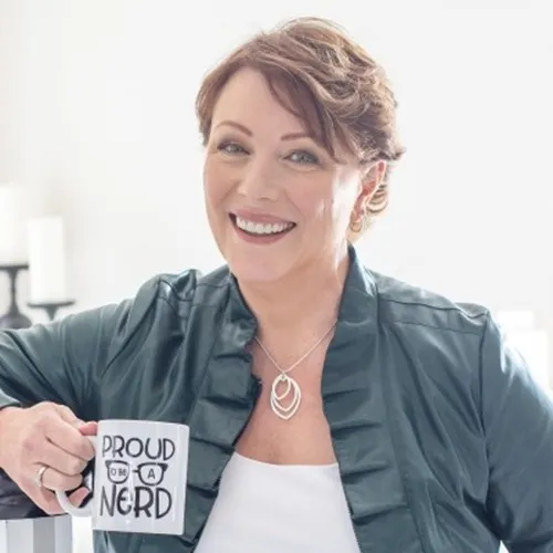 Julie  Holmes Profile Picture